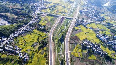 回龙乡抓秸秆禁烧保一方蓝天