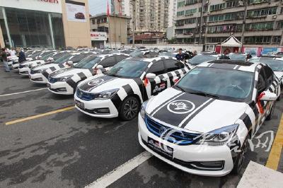 我县城区背街小巷停车位供给取得阶段性成果