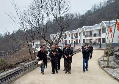 窑淮镇：爆竹声声入新居 安居乐业感党恩－－记里乐城村易地搬迁乔迁之喜