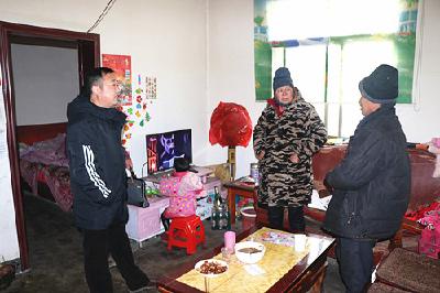 城关镇深入开展“户户走到”坚决打赢脱贫攻坚战