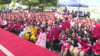 【视频】房县七河中学“舞动青春 放飞梦想”“五四”文艺演出