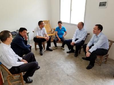 省农行副行长程春峰一行来我县调研金融扶贫工作