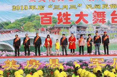 县人武部为部分官兵家属授予“功臣之家”光荣牌