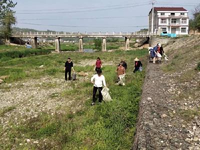 化龙堰镇：全镇开展卫生大清扫，垃圾大清理行动