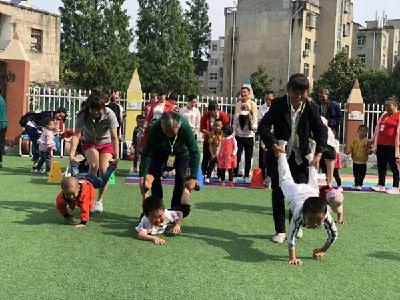 房县军店镇中心幼儿园开展校园开放日暨“庆六一”亲子游园活动