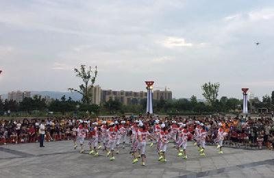 我县举办庆祝“8.8全民健身日”鬼步舞蹈表演活动