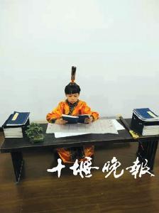 [诗词大会]房县11岁男孩闯进半决赛 熟读唐诗三百首9岁写下七言绝句