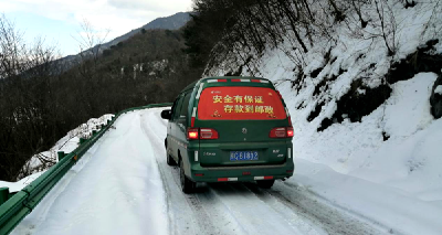 抗“疫”一线，邮政小哥一路“险”行