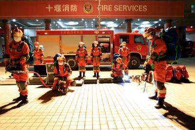 房县消防救援大队组织开展夜间地震救援实战拉动演练 