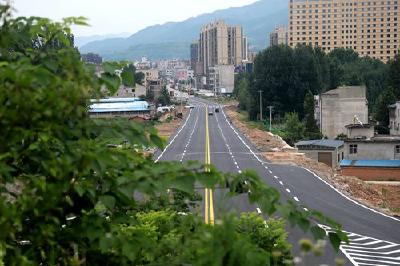 房县重点城市建设工程唐城路全线贯通通车