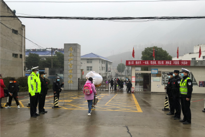 尹吉甫镇派出所：为保校园安全 甘当师生保护神