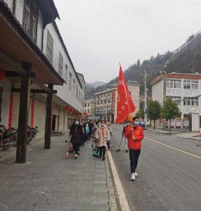 上龛学校开展学雷锋志愿日活动