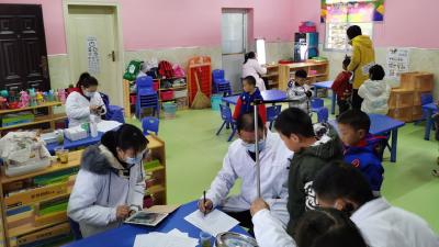 守护健康   关爱成长 ——房县尹吉甫镇卫生院走进幼儿园开展健康体检活动