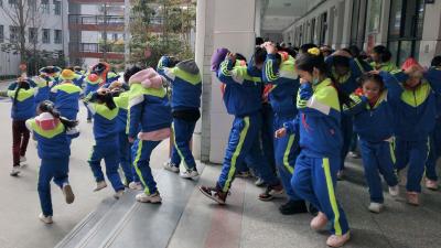 军店小学：开展消防演练  普及消防知识
