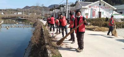 化龙堰镇组织开展“村庄清洁日活动”扮美乡村