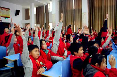 房县生态环境教育进课堂走进东城小学