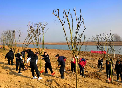 不负春光好时节  ——房县畜牧兽医服务中心积极参加义务植树活动