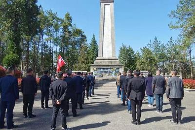 县司法局开展“缅怀革命先烈，牢记初心使命”扫墓活动