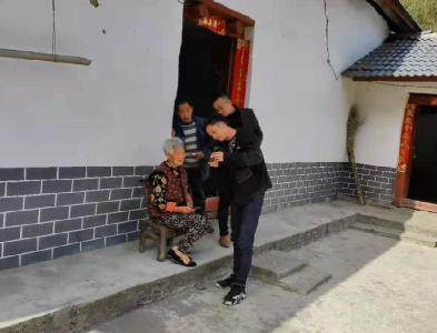 五台乡人社中心服务群众不间断 上门服务暖人心