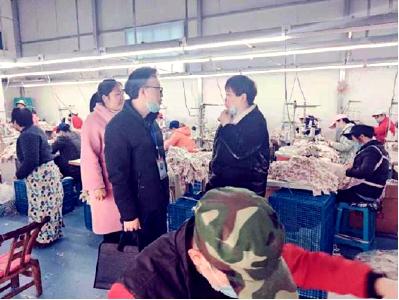 军店镇：扶贫车间稳就业就近务工促增收