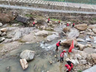 万峪河乡积极开展“村庄清洁日”活动