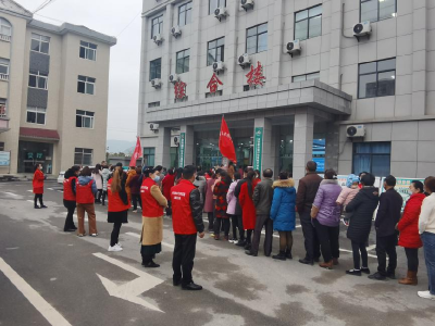 军店新时代文明实践志愿者为接种疫苗开展志愿服务活动