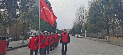 房县实验中学开展学雷锋文明劝导志愿行活动