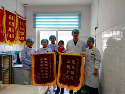 三面锦旗见证“二甲”医院的“三甲”服务