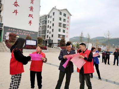 青峰人社中心：当好宣传员，搭起“连心”桥