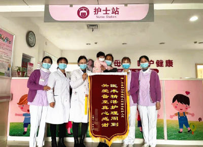  优质服务赢美誉  双胞胎妈妈手持锦旗送仁医