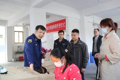 房县消防救援大队：扶贫搬迁带上消防“安全帽” 助力乡村振兴“拔穷根”