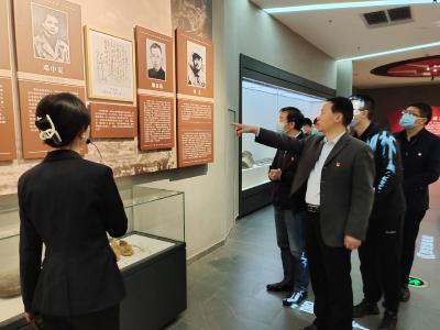 学党史  祭英烈  悟使命  践初心 ——房县一中扎实开展支部主题党日活动