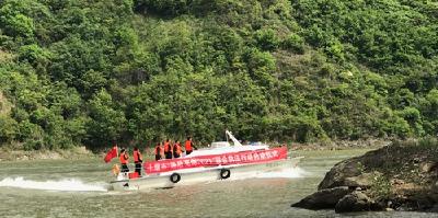 “亮剑”护渔行   我们在前行