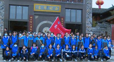 丹江口市第二中学来房开展研学旅游活动