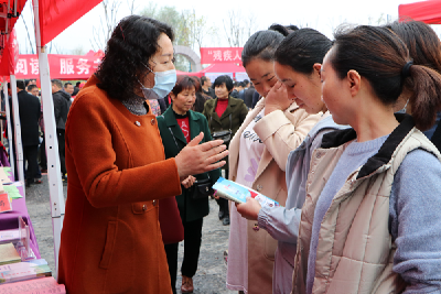 军店镇医保服务站：借“三月三”东风 促《条例》宣传  