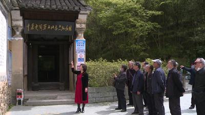 我县组织离退休老干部参观红色教育基地