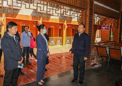 蔡贤忠检查“五一”假期安全保障和旅游服务工作