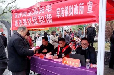 房县农经中心：开展送法下乡活动