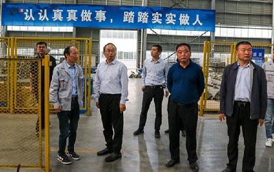 蔡贤忠调研项目选址和企业运行情况
