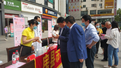 房县市场监管局多形式开展化妆品安全科普宣传周活动