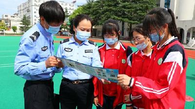法治教育进校园  普法教育助成长