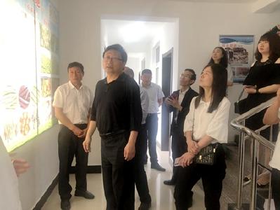 郧阳区科经局来房考察交流星创天地建设工作