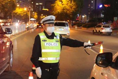 屡教不改！无证驾驶+三次酒驾，两男子被查