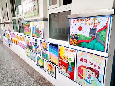 县实验小学举行“童心向党”书画展 