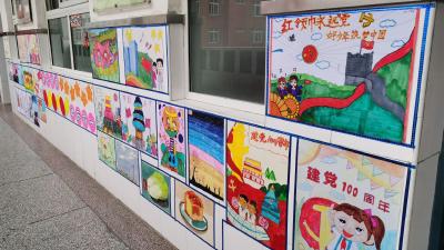 房县实验小学举行“童心向党”书画展