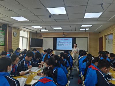 房县实验中学：首届素养大赛展风采  打造优秀教师团队