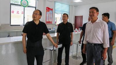 蔡贤忠调研基层党建和社会治理工作