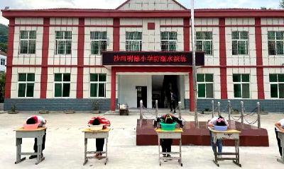 沙河乡明德小学开展体验式“防溺水”安全教育活动