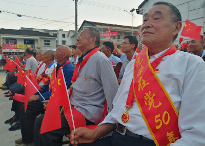 万峪河乡举行“光荣在党50年”纪念章 颁发仪式暨庆祝中国共产党成立100周年 红歌比赛