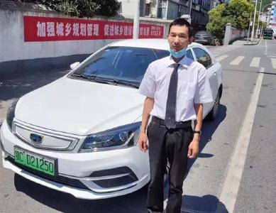 行车路遇求助，带还是不带？这位十堰司机给出答案